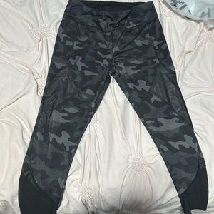 Used 
Size L
Vogo 
Black n gray camo